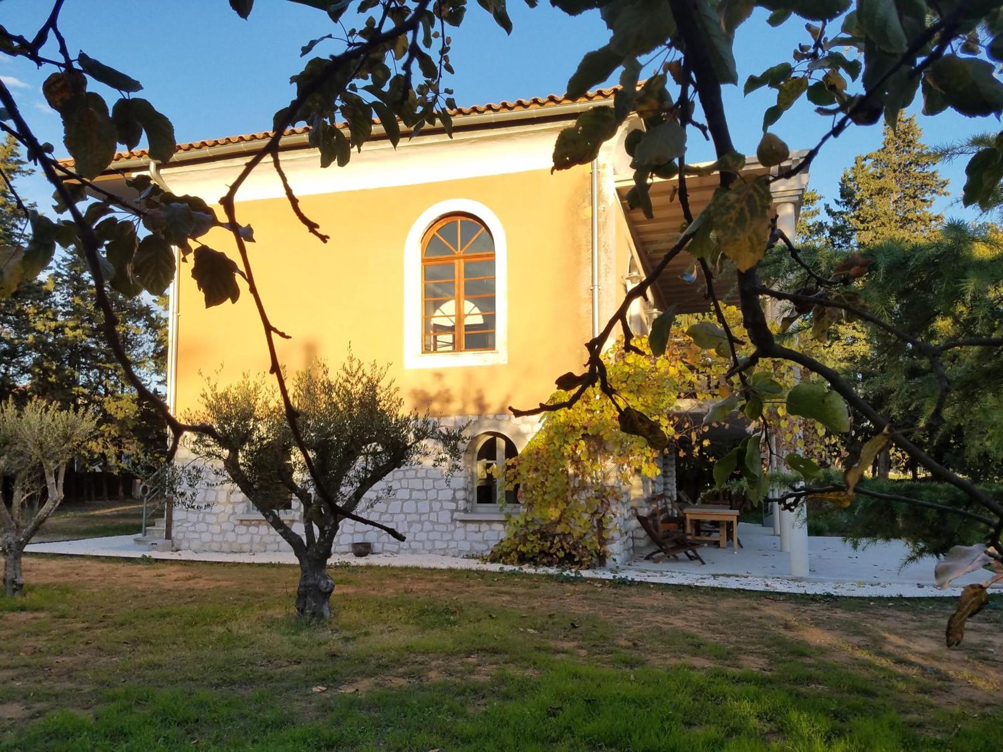 Апартаменти La Provencale Юзес Екстер'єр фото